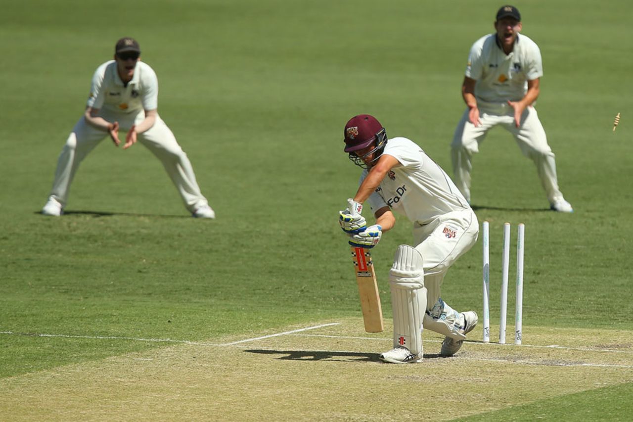 Charlie Hemphrey is cleaned up for 5, Queensland v Victoria, Sheffield Shield, Brisbane, 2nd day, March 6, 2016