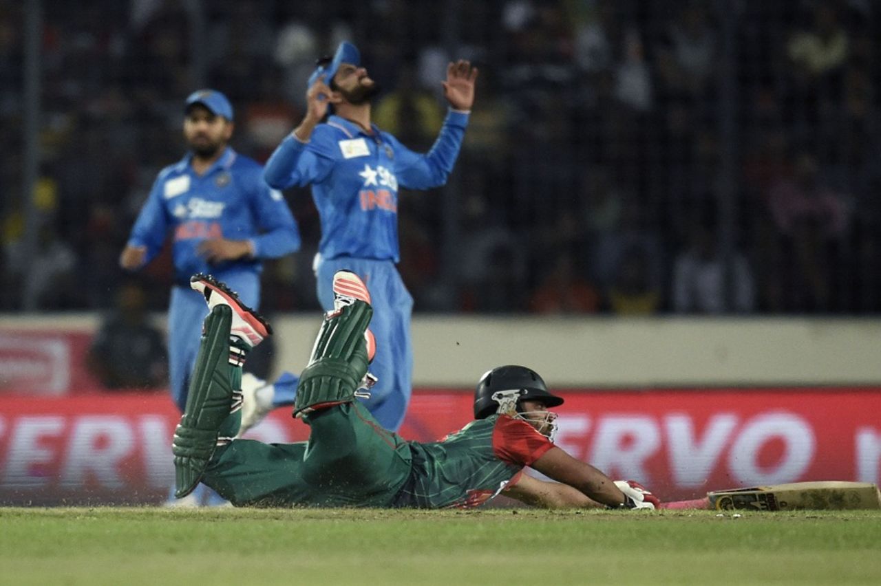 Tamim Iqbal puts in the dive while completing a run, Bangladesh v India, Asia Cup final, Mirpur, March 6, 2016