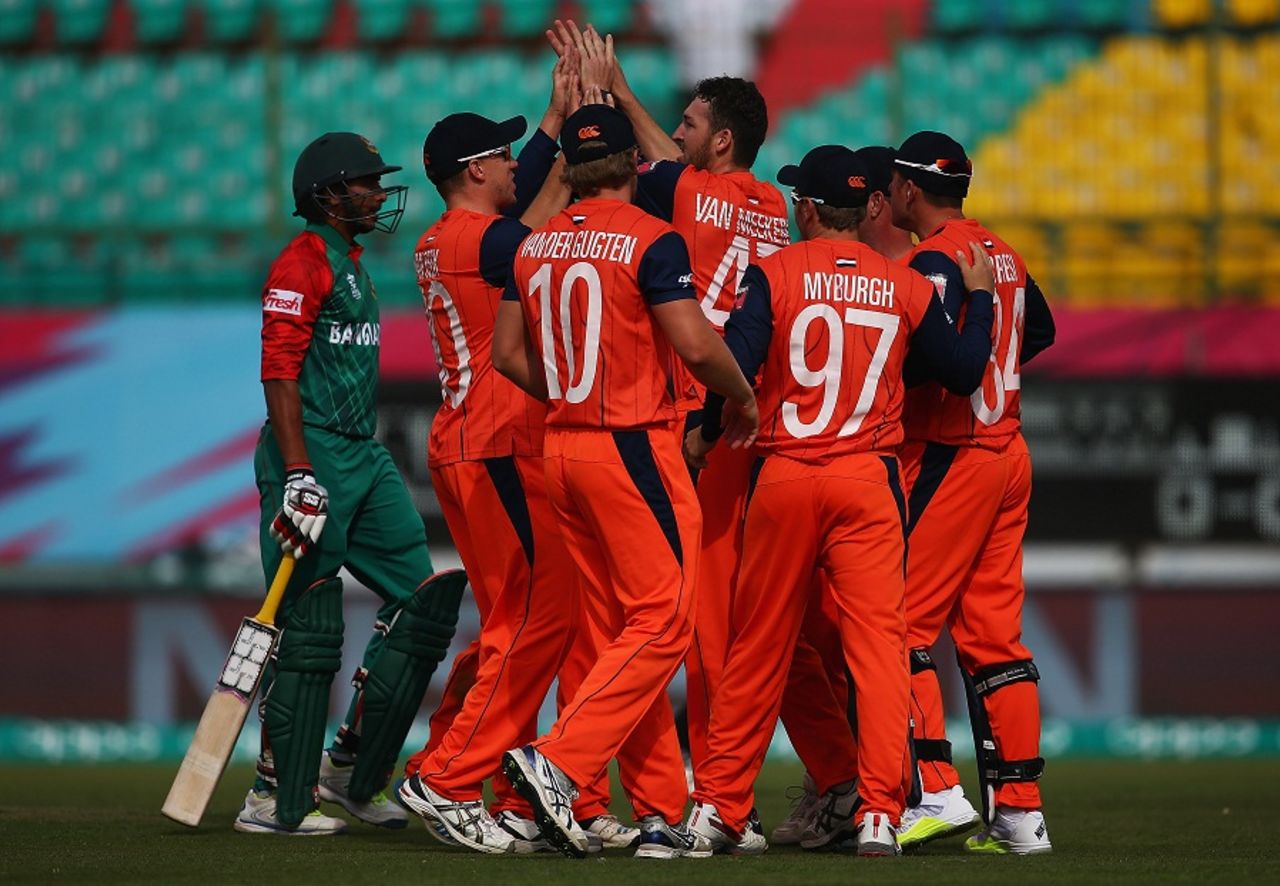 Netherlands celebrate the wicket of Soumya Sarkar , Bangladesh v Netherlands, World T20 qualifier, Group A, Dharamsala, March 9, 2016
