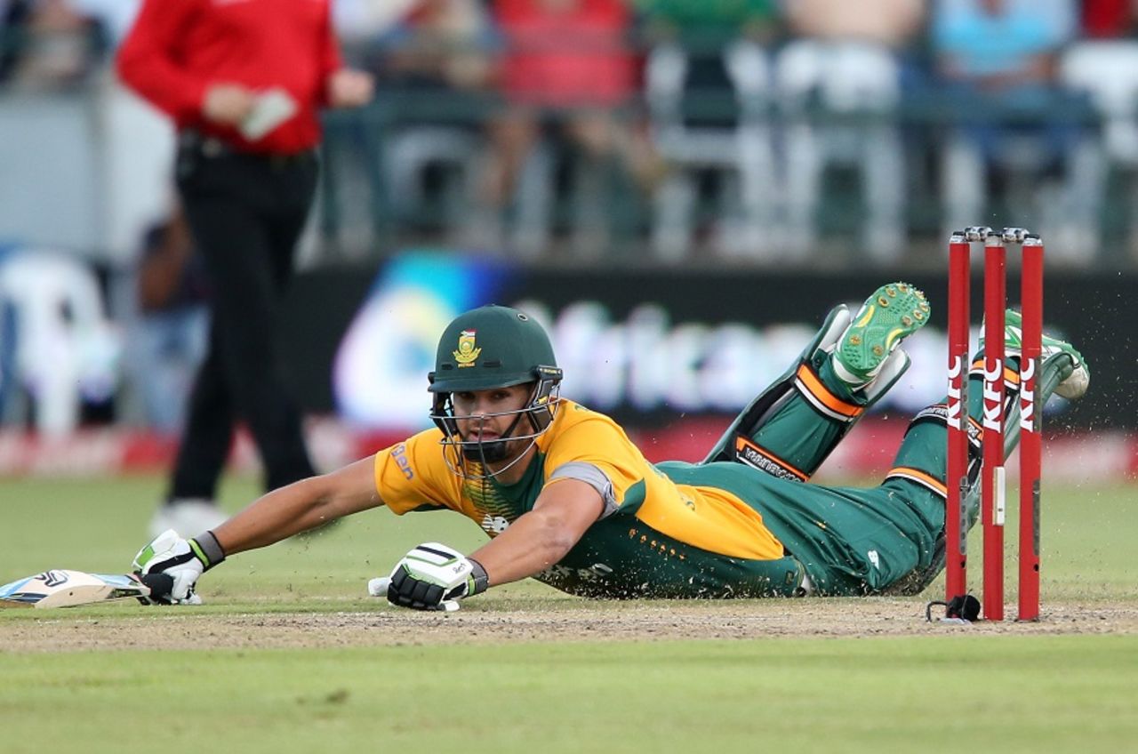 Rilee Rossouw dives to make his ground, South Africa v Australia, 3rd T20, Cape Town, March 9, 2016