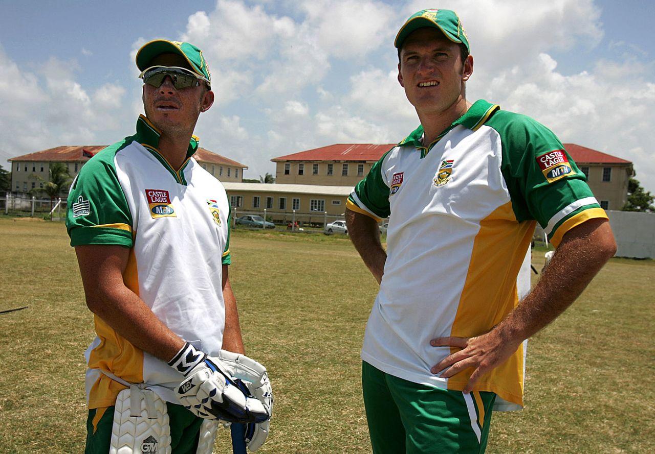 Herschelle Gibbs and Graeme Smith have a chat, Georgetown, March 30, 2005