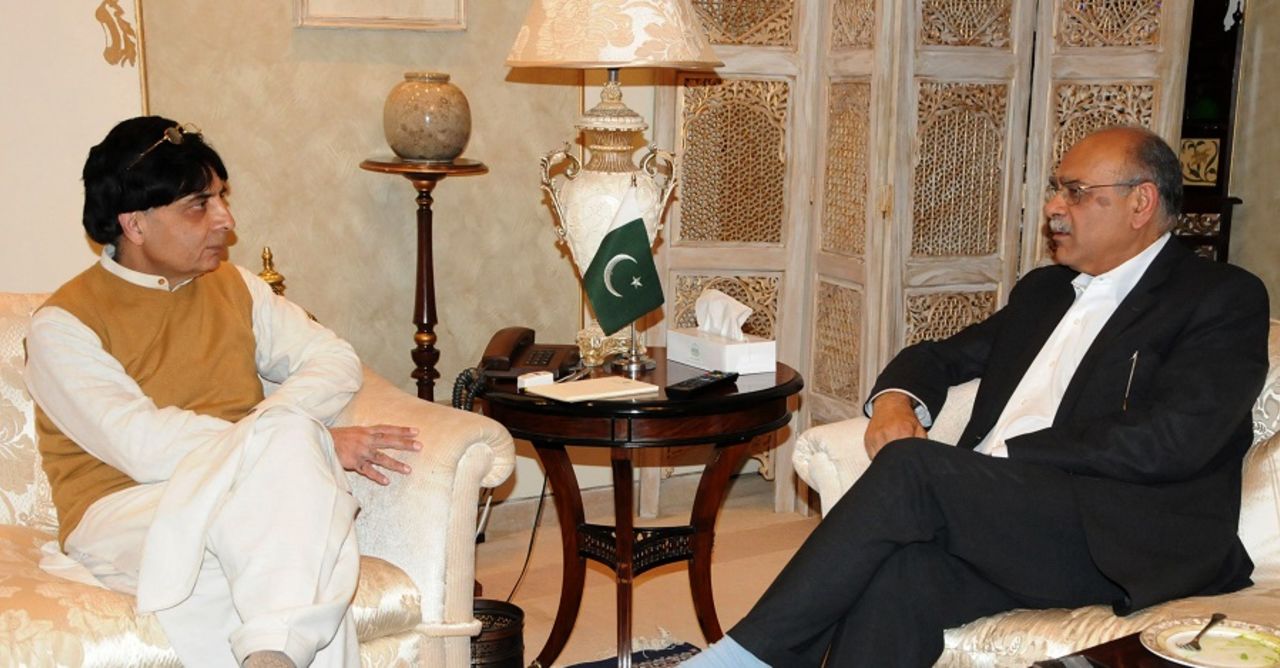 Pakistan Interior Minister Chaudhry Nisar Ali Khan has a chat with PCB executive chariman Najam Sethi, Islamabad, March 11, 2016