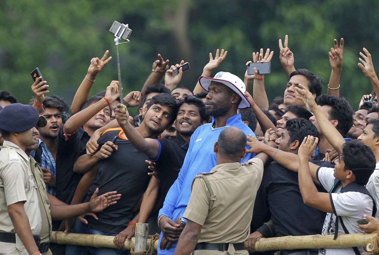 Curtly Ambrose poses with some fans, World T20, Kolkata, March 12, 2016