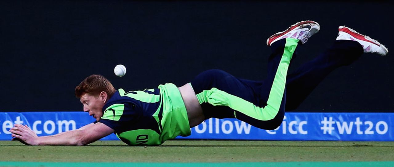 Kevin O'Brien makes a desperate attempt for a catch, Ireland v Netherlands, World T20 qualifiers, Group A, Dharamsala, March 13, 2016