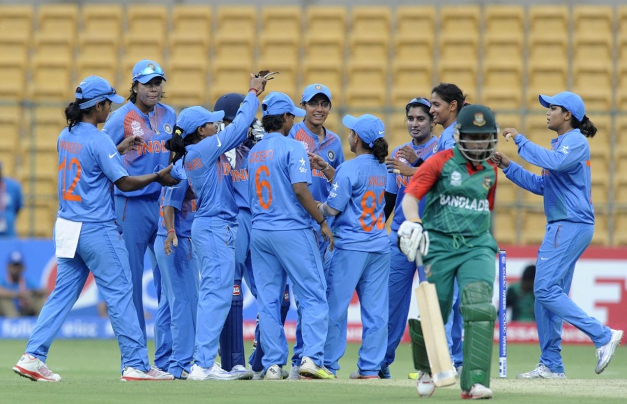 India get together to celebrate the wicket of Sanjida Islam, India v Bangladesh, Women's World T20, Group B, Bangalore, March 15, 2016