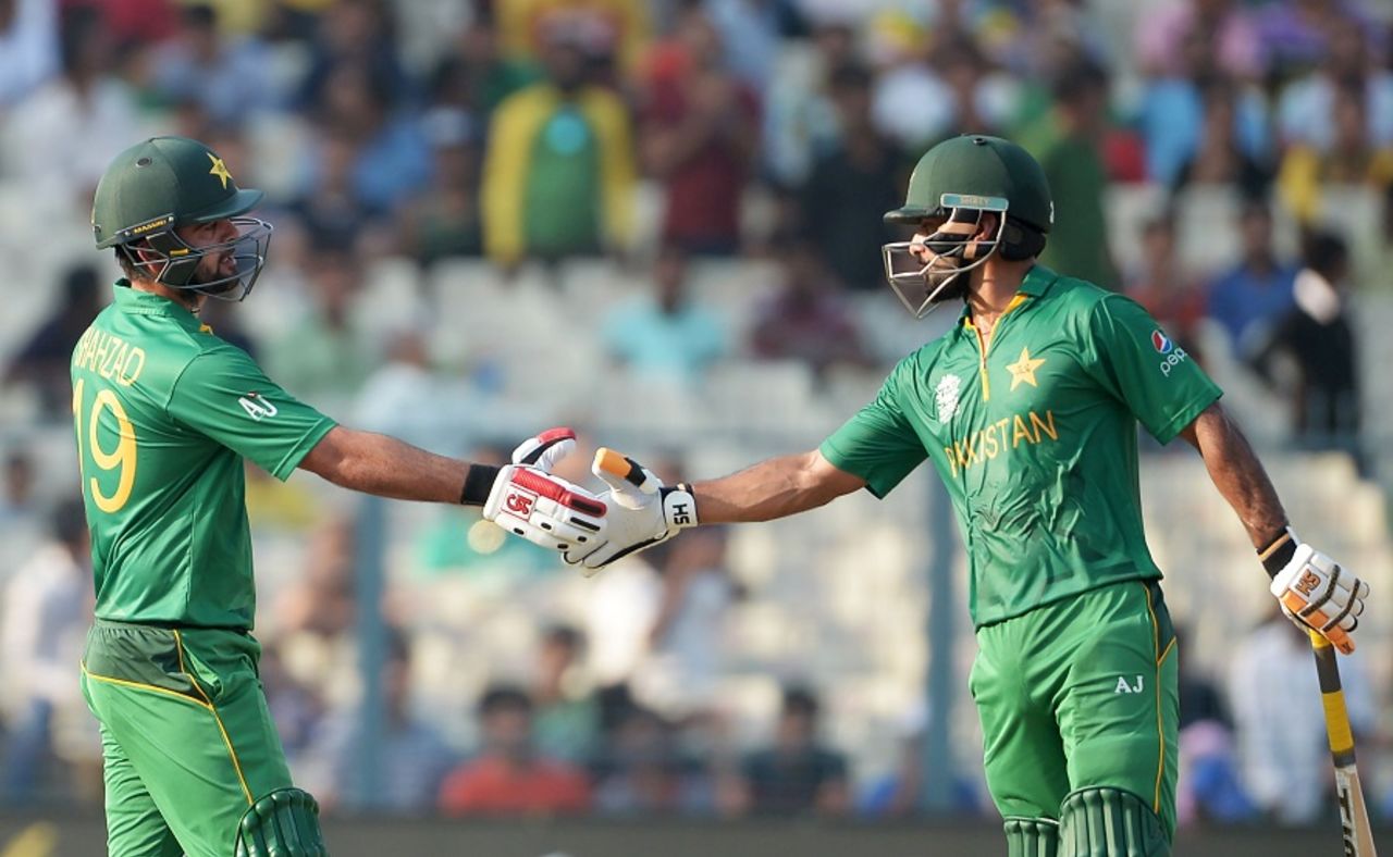 Ahmed Shehzad and Mohammad Hafeez shared a 95-run second-wicket stand, Bangladesh v Pakistan, World T20 2016, Group 2, Kolkata, March 16, 2016