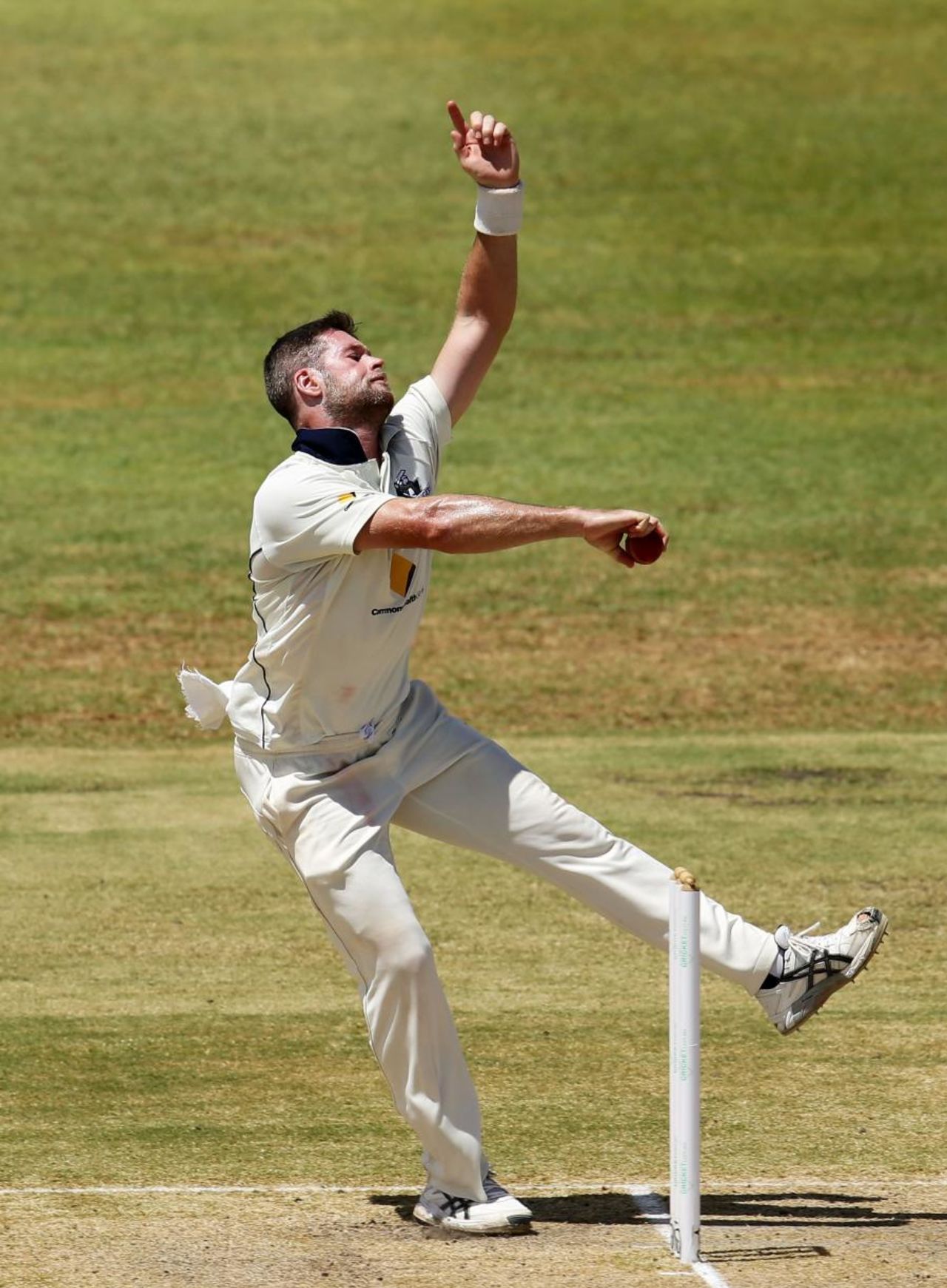 Daniel Christian runs in to bowl, Victoria v New South Wales, Sheffield Shield 2015-16, Alice Springs, 3rd day, March 17, 2016