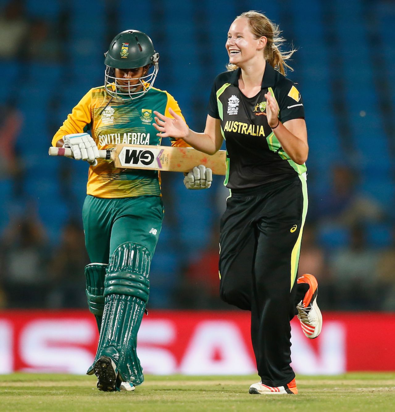 Lauren Cheatle dented South Africa with late blows, Australia v South Africa, Women's World T20, Nagpur, March 18, 2016