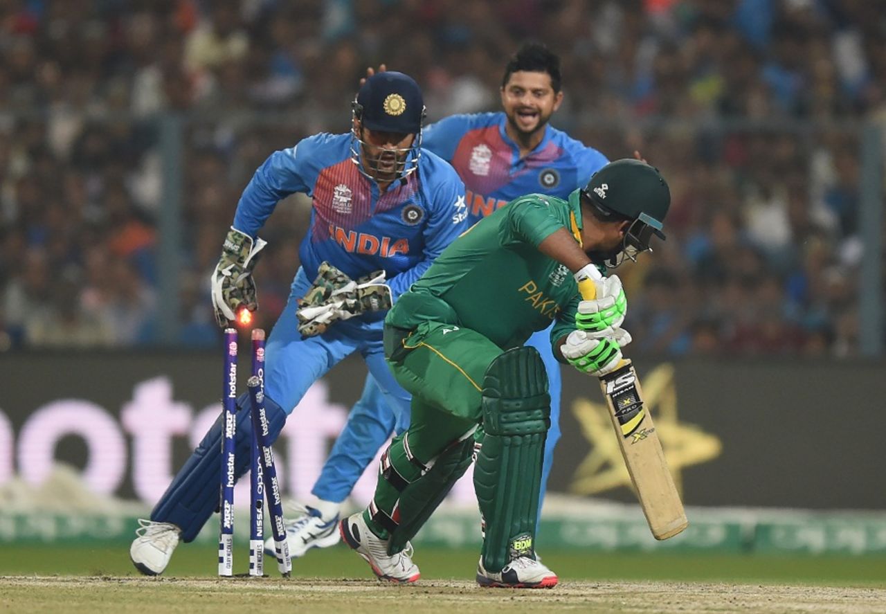 MS Dhoni attempts to stump Sharjeel Khan, India v Pakistan, World T20 2016, Group 2, Kolkata, March 19, 2016