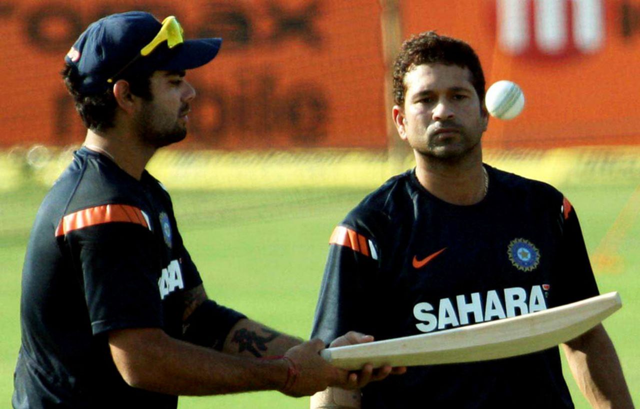 Sachin Tendulkar watches Virat Kohli bounce the ball on the bat, Gwalior, February 23, 2010