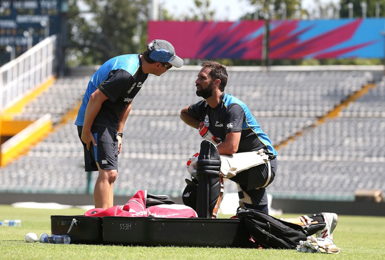 Grant Elliott has a word with Mike Hesson at practice, Mohali, March 21, 2016