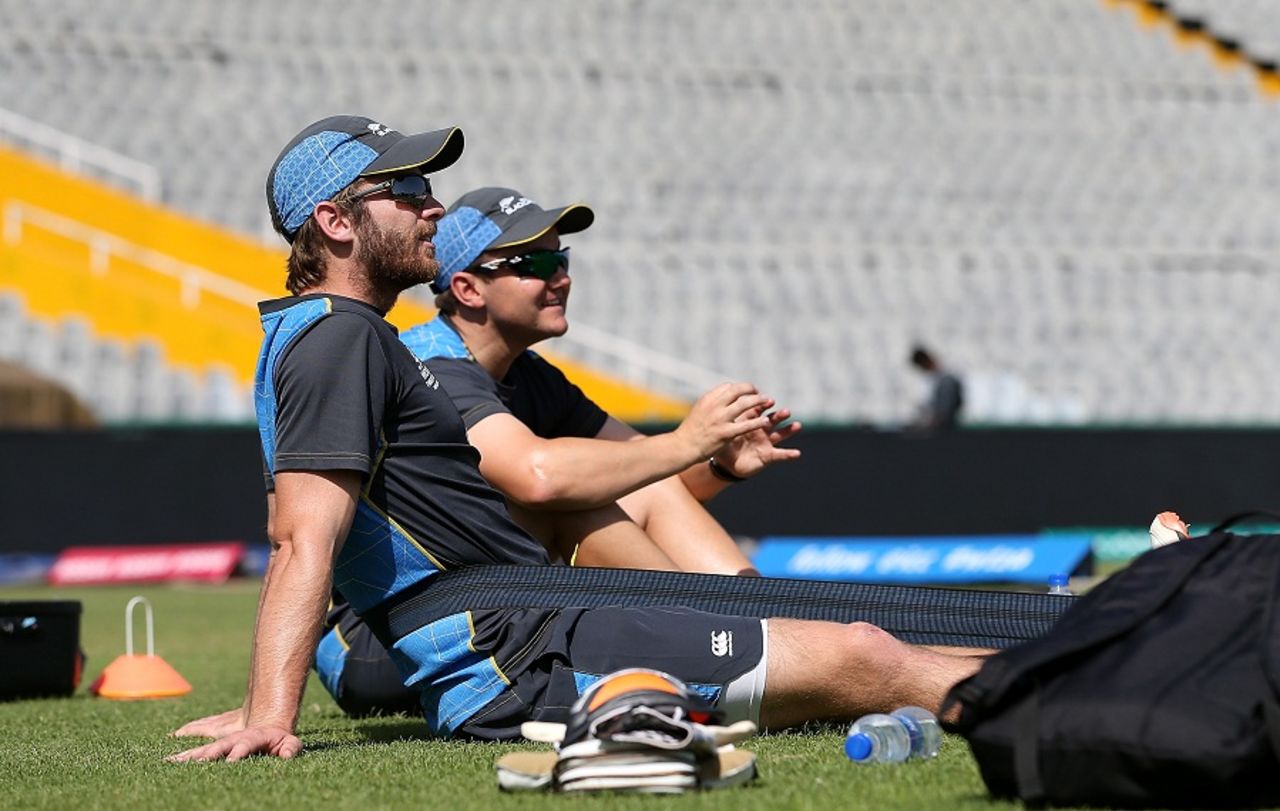 Kane Williamson and Mike Hesson look on during New Zealand practice, Mohali, March 21, 2016