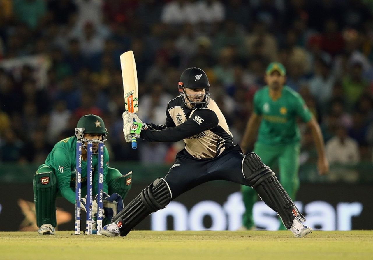 Colin Munro shapes up to play a reverse sweep, New Zealand v Pakistan, World T20 2016, Group 2, Mohali, March 22, 2016
