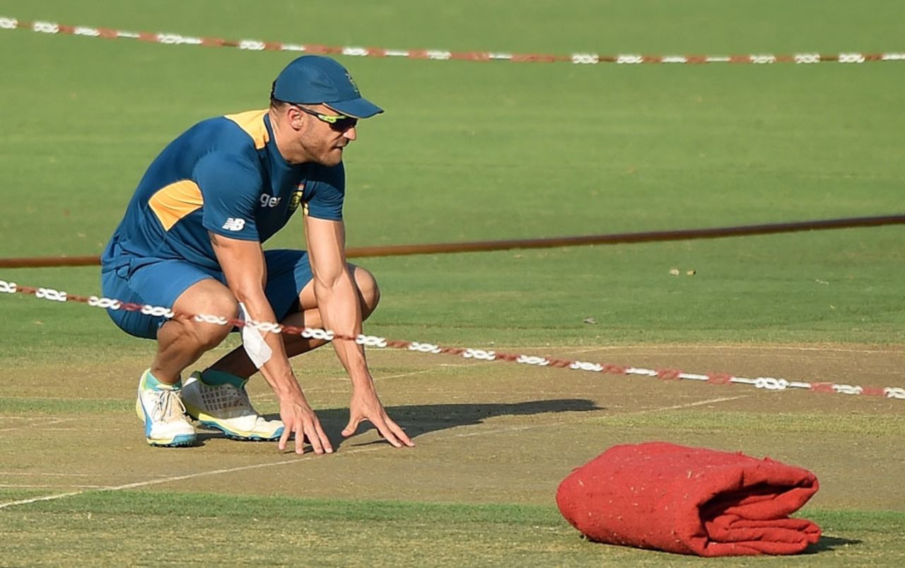 Faf du Plessis inspects the pitch in Nagpur, Nagpur, March 24, 2016