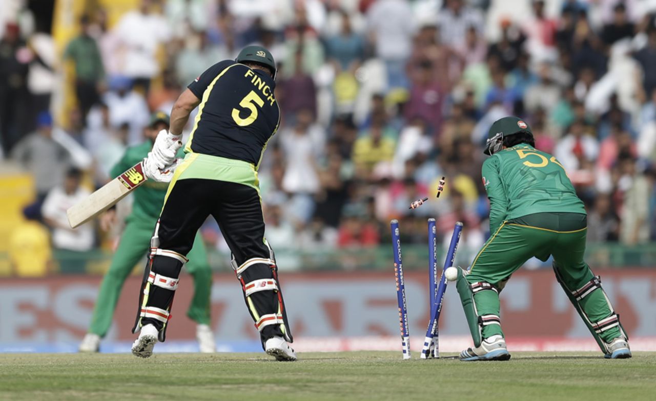 Aaron Finch is bowled by Imad Wasim, Australia v Pakistan, World T20 2016, Group 2, Mohali, March 25, 2016