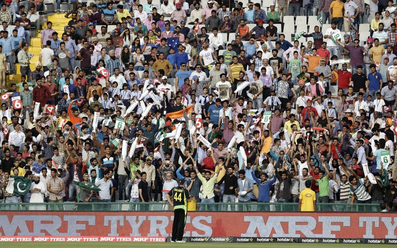 James Faulkner interacts with the crowd, Australia v Pakistan, World T20 2016, Group 2, Mohali, March 25, 2016