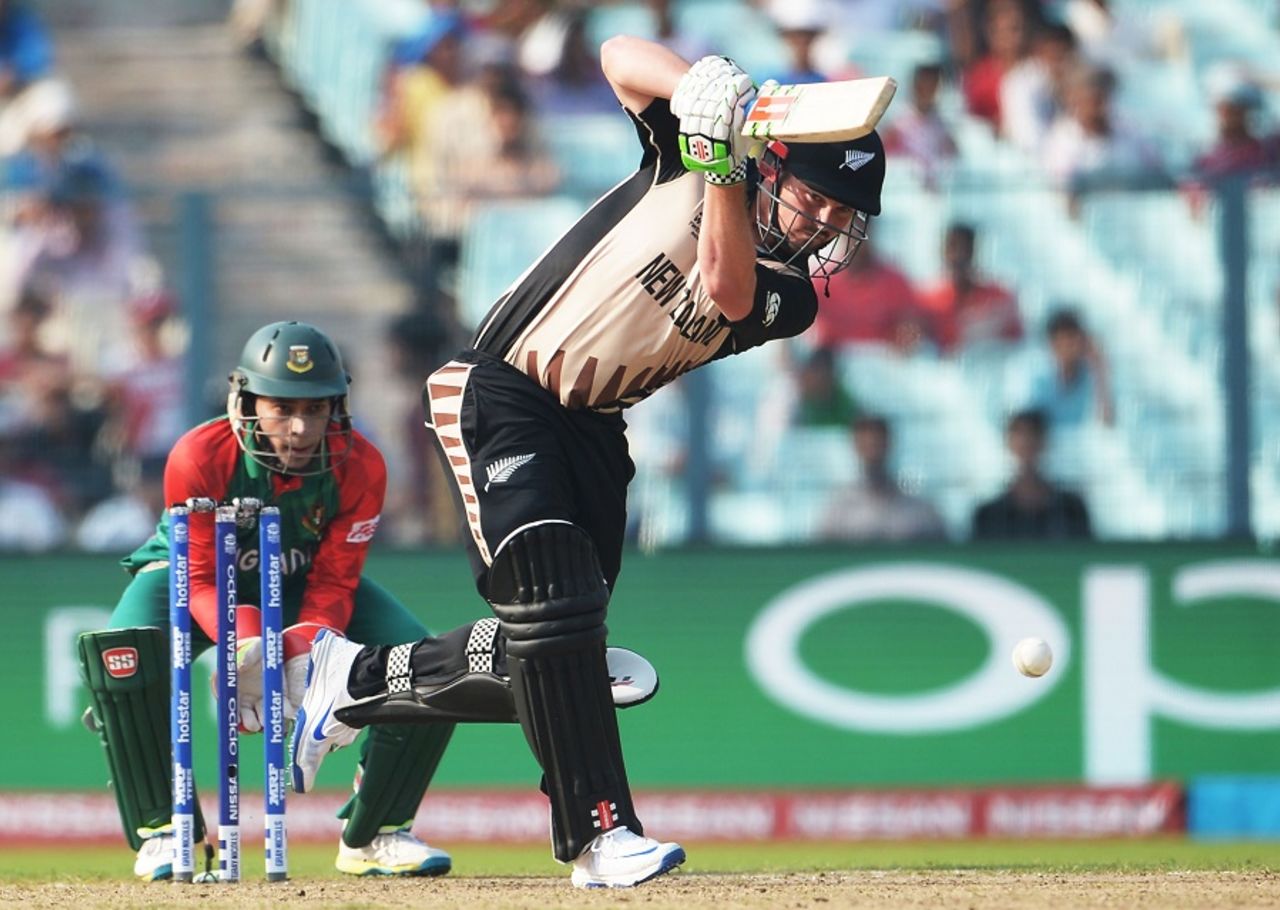 Colin Munro punches down the ground, Bangladesh v New Zealand, World T20 2016, Group 2, Kolkata, March 26, 2016