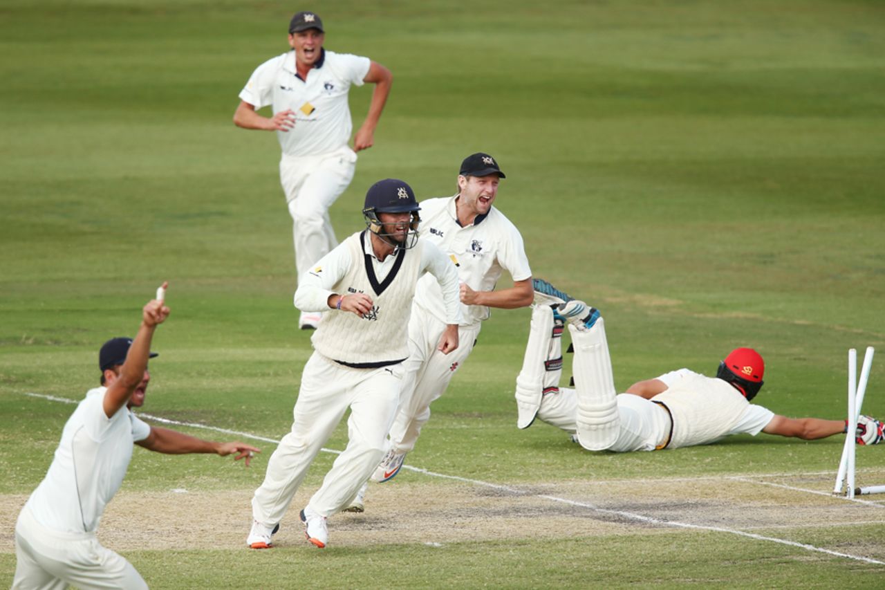 Victoria players celebrate the run-out of Sam Raphael, South Australia v Victoria, Sheffield Shield Final, Adelaide, third day, March 28, 2016