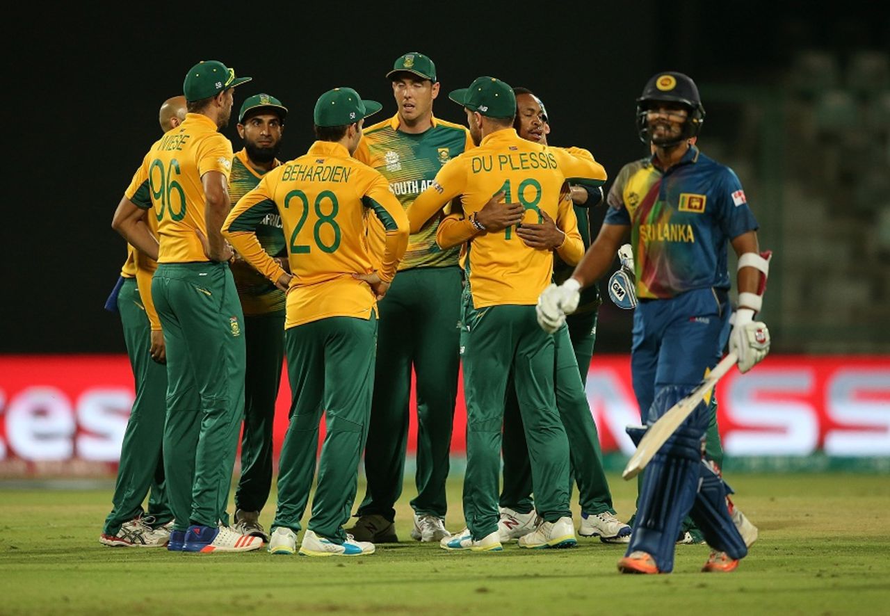 South Africa get together to celebrate the wicket of Dinesh Chandimal, South Africa v Sri Lanka, World T20 2016, Group 1, Delhi, March 28, 2016