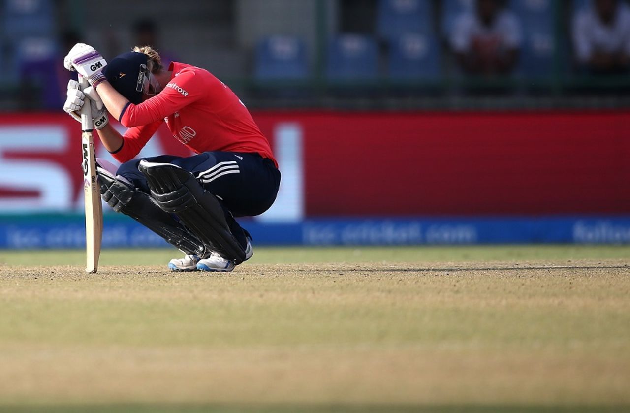 Sarah Taylor takes a moment to recover after being struck, Australia v England, Women's World T20 2016, 1st semi-final, Delhi, March 30, 2016
