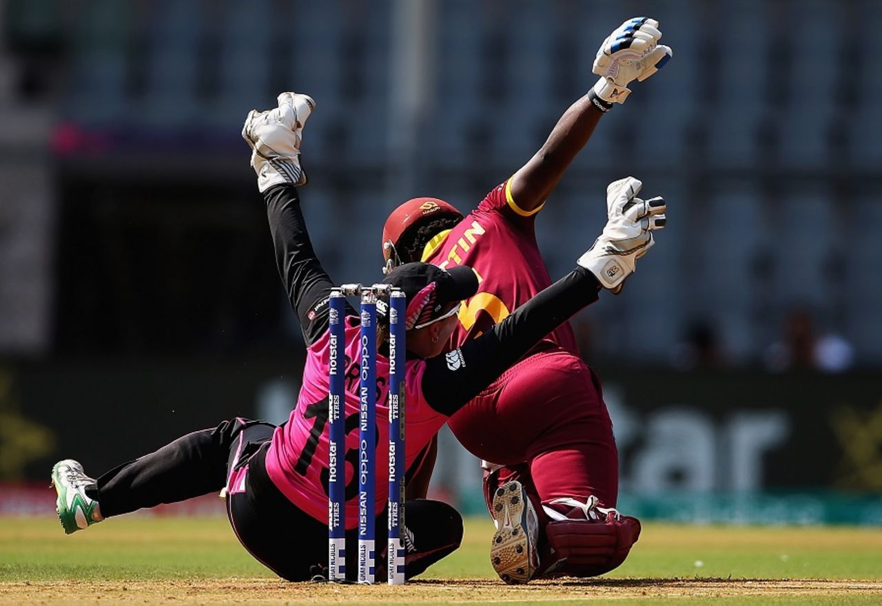Rachel Priest collides with Deandra Dottin as she attempts to takes a catch, New Zealand v West Indies, Women's World T20, semi-final, Mumbai, March 31, 2016