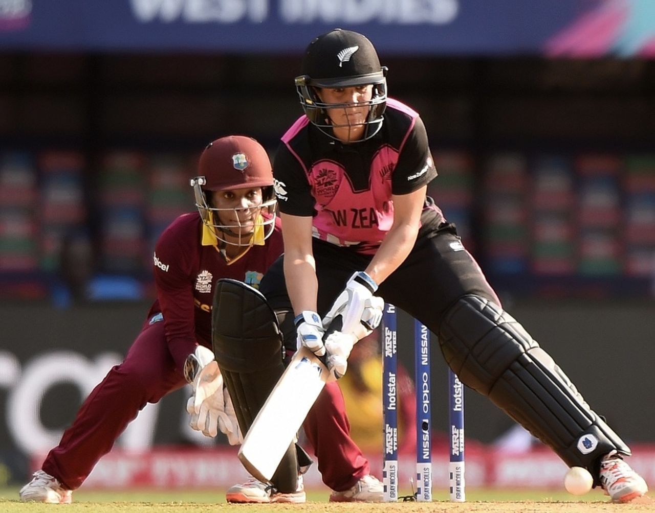 Sara McGlashan sets herself up for the scoop, New Zealand v West Indies, Women's World T20, semi-final, Mumbai, March 31, 2016