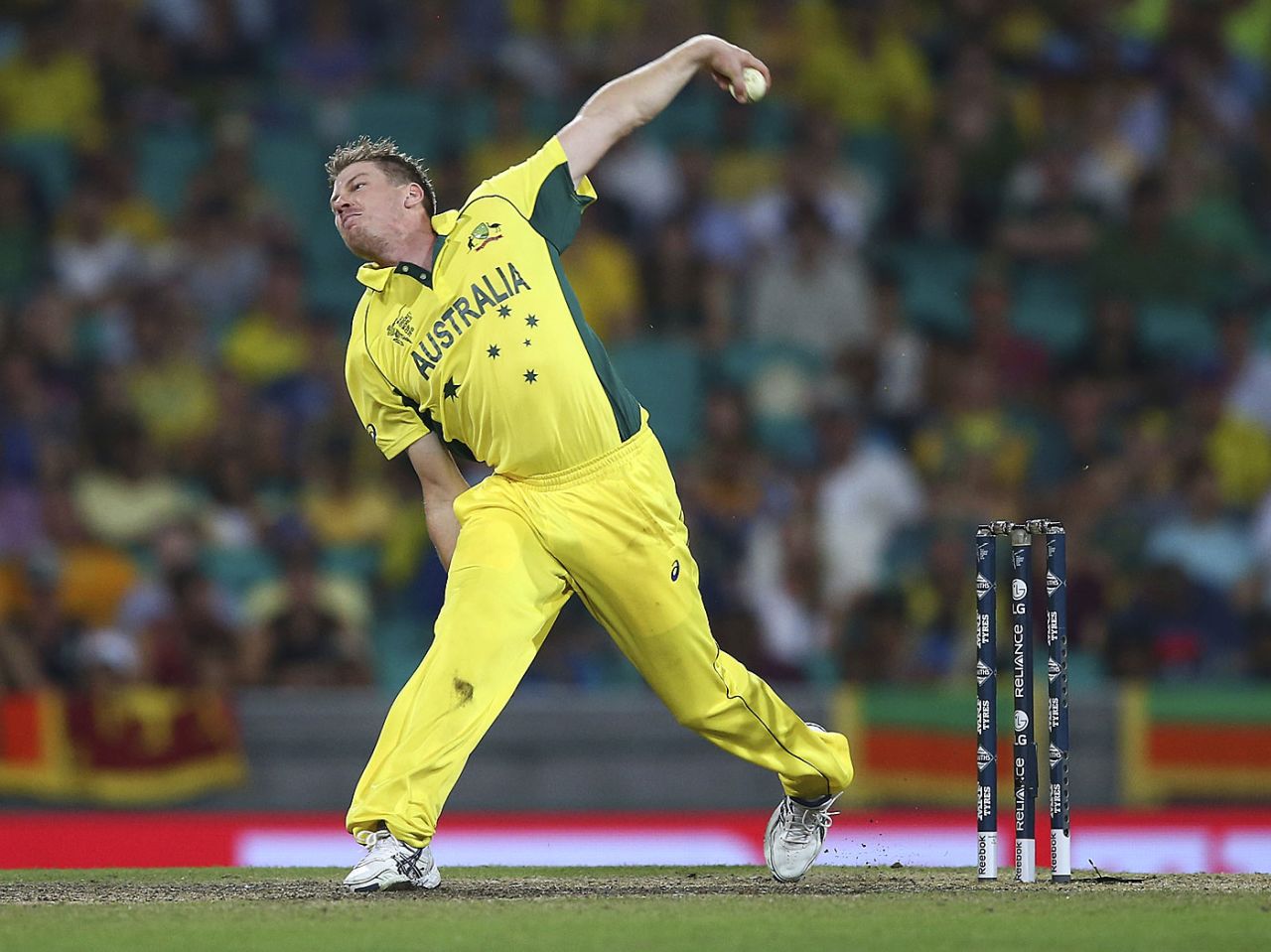 James Faulkner bowls the back-of-the-hand slower ball, Australia v Sri Lanka, World Cup 2015, Group A, Sydney, March 8, 2015