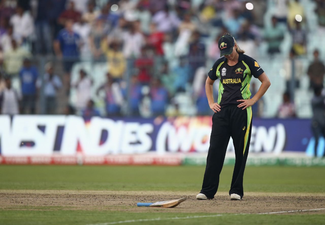 Meg Lanning cuts a dejected figure after Australia's loss, Australia v West Indies, Women's World T20, final, Kolkata, April 3, 2016