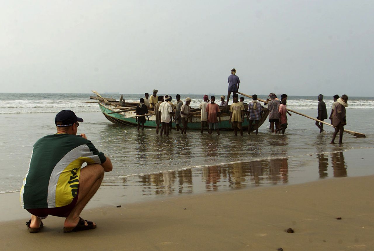 Matthew Hayden watches a group of fishermen, Visakhapatnam, April 2, 2001