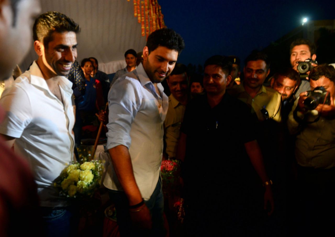 Ashish Nehra and Yuvraj Singh at the opening of the Ashish Nehra Cricket Academy, Allahabad, April 6, 2016