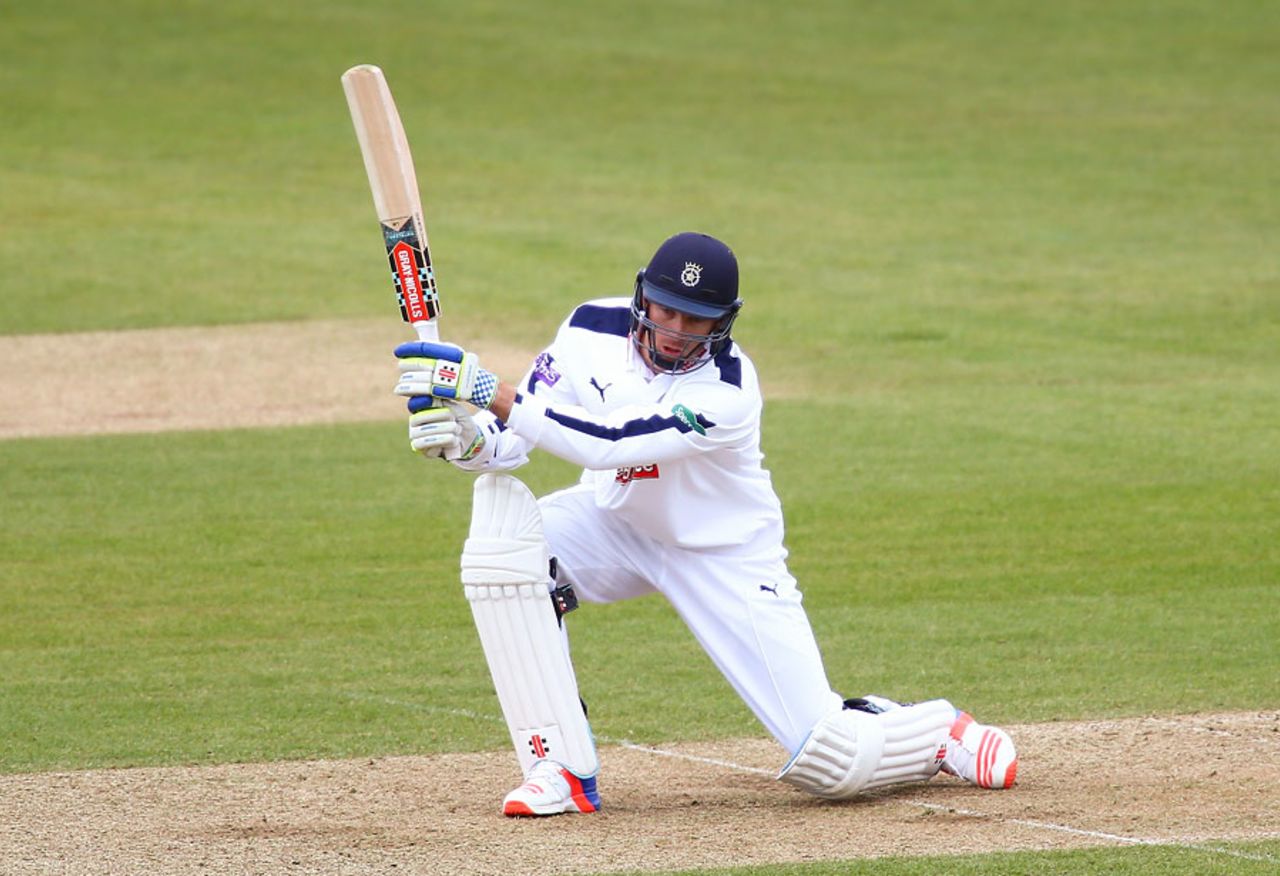 Ryan McLaren provided Hampshire a much-needed boost, Hampshire v Warwickshire, Specsavers County Championship, Division One, Ageas Bowl, 1st day, April 10, 2016