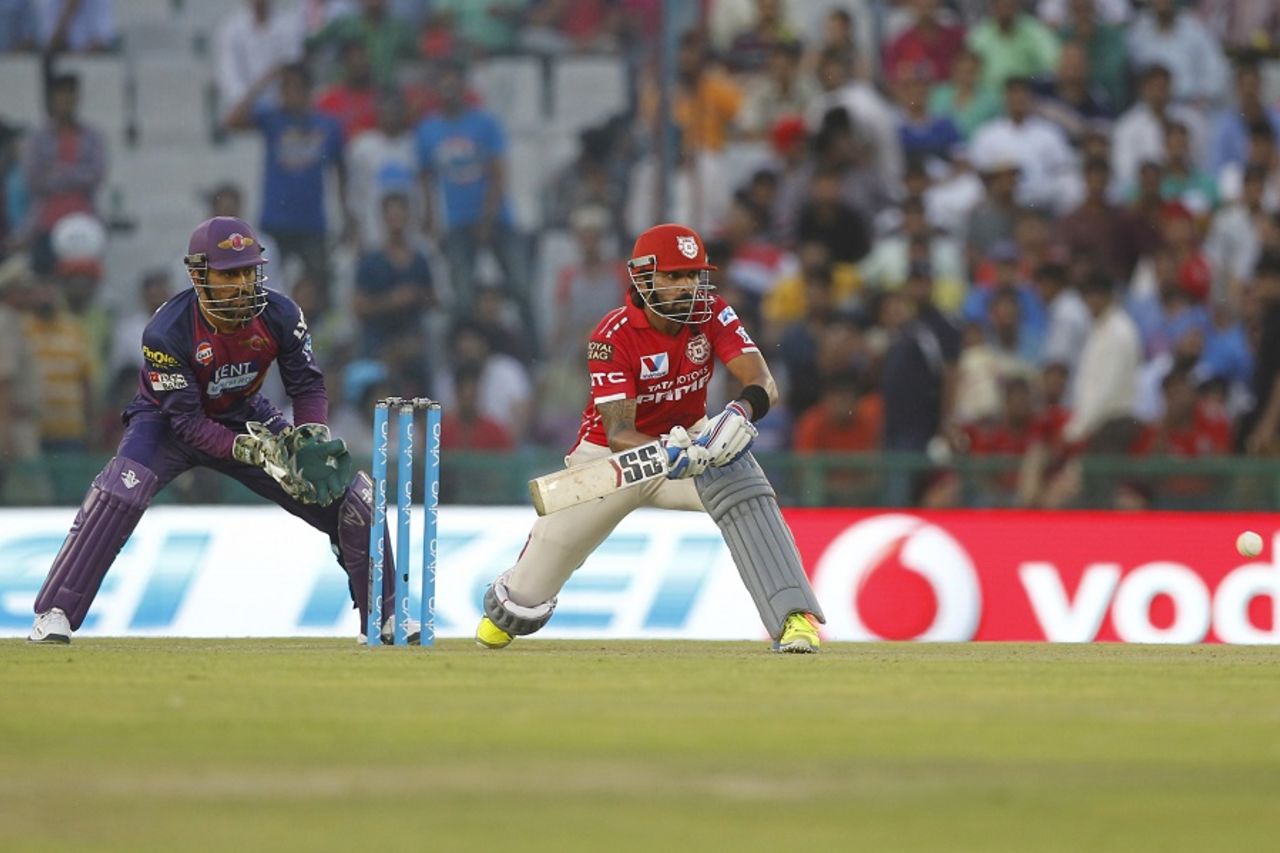 M Vijay gets in position to execute the lap sweep, Kings XI Punjab v Rising Pune Supergiants, IPL 2016, Mohali, April 17, 2016