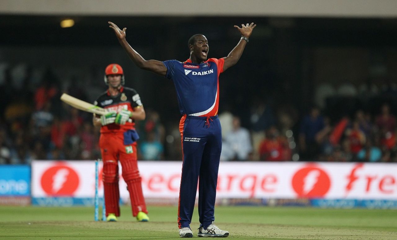 Carlos Brathwaite picked up the big wicket of AB de Villiers, Royal Challengers Bangalore v Delhi Daredevils, IPL 2016, Bangalore, April 17, 2016
