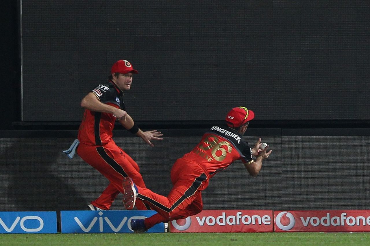 David Wiese dives after Shane Watson throws the ball to him to complete a catch to dismiss Shreyas Iyer, Royal Challengers Bangalore v Delhi Daredevils, IPL 2016, Bangalore, April 17, 2016