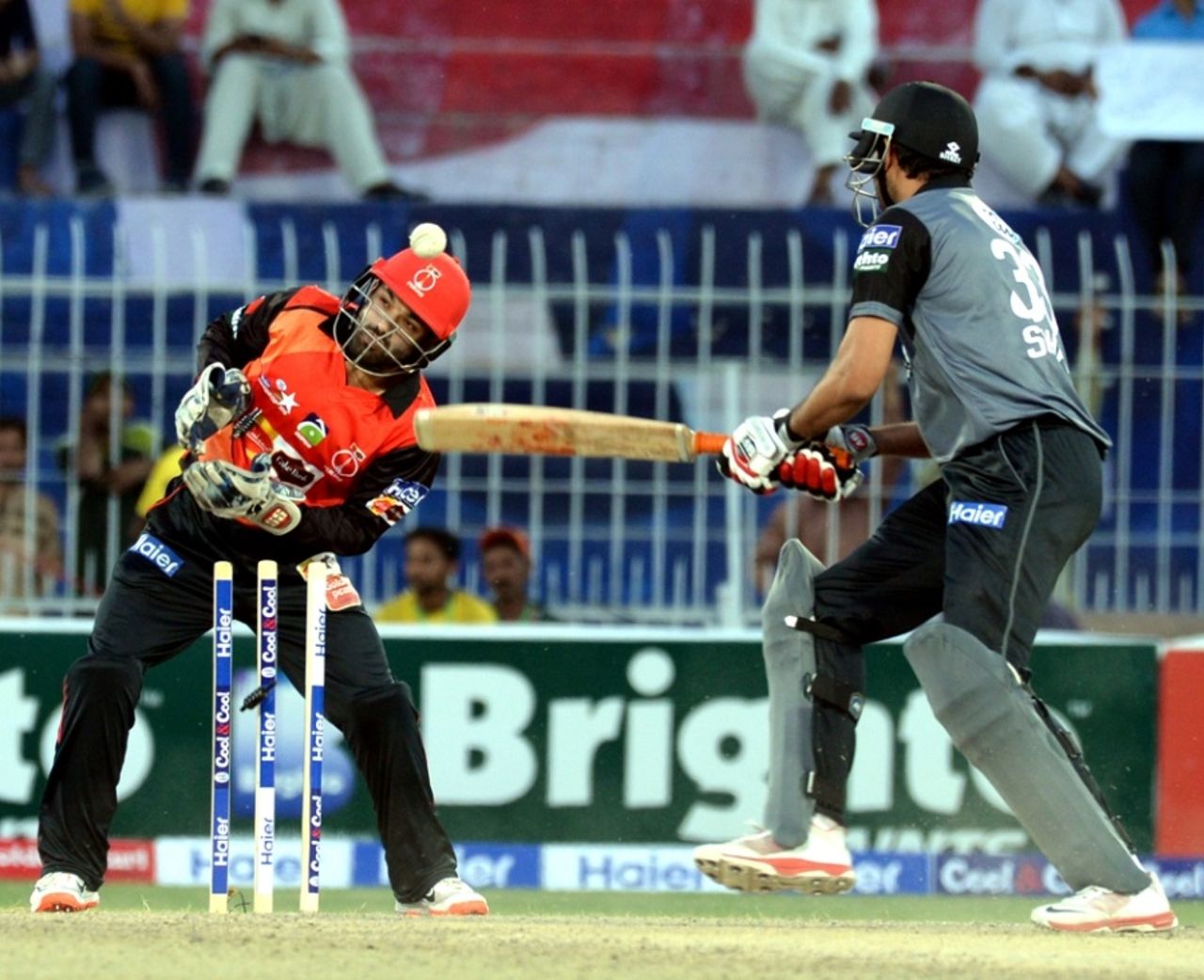 Sohail Tanvir is bowled by Zulfiqar Babar, Balochistan, v Punjab (Pakistan), Pakistan Cup 2016, April 19, 2016
