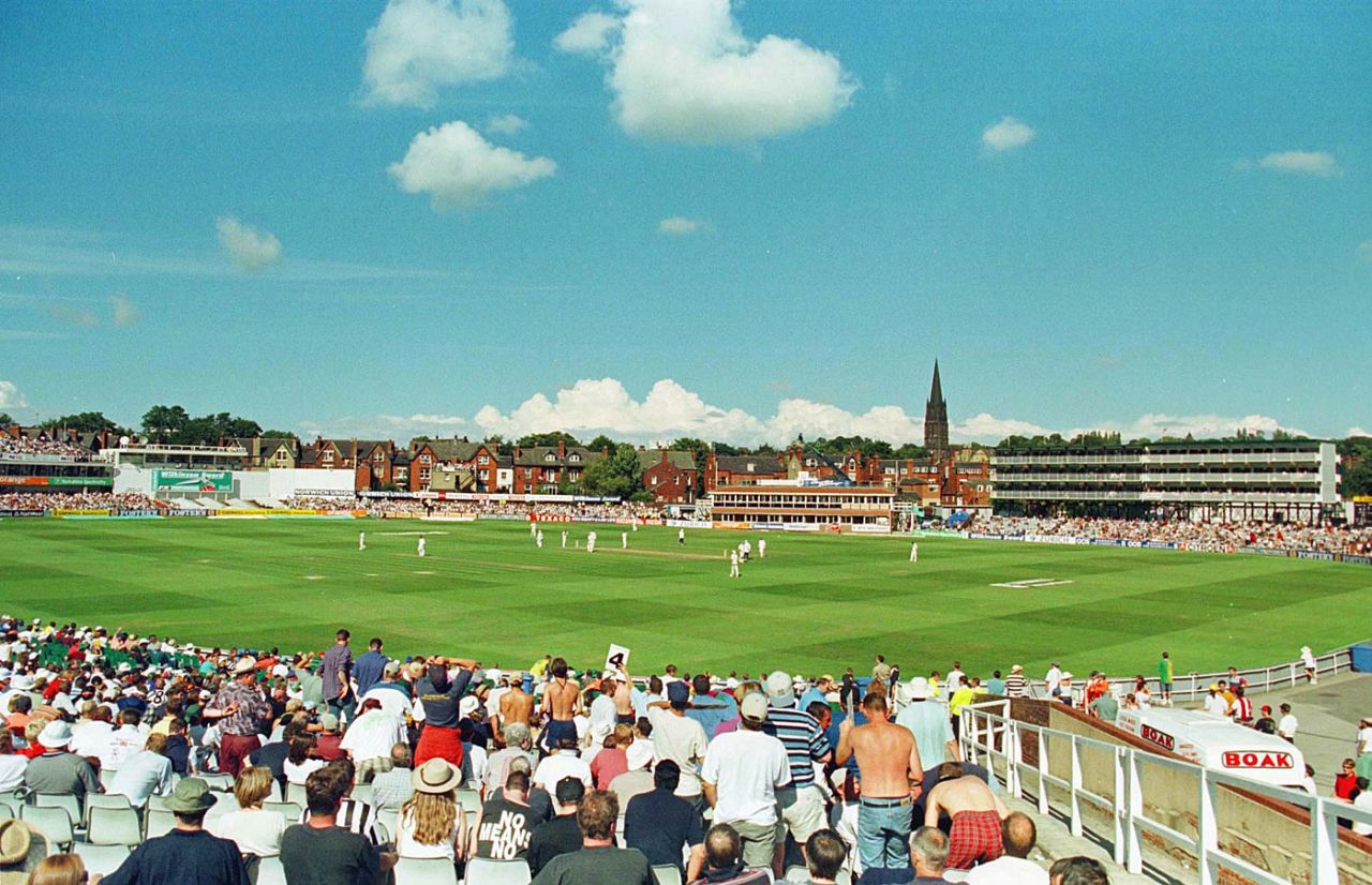 Headingley bathed in sunshine, England v Australia, 4tg Test, Headingley, 4th day, July 27, 1997