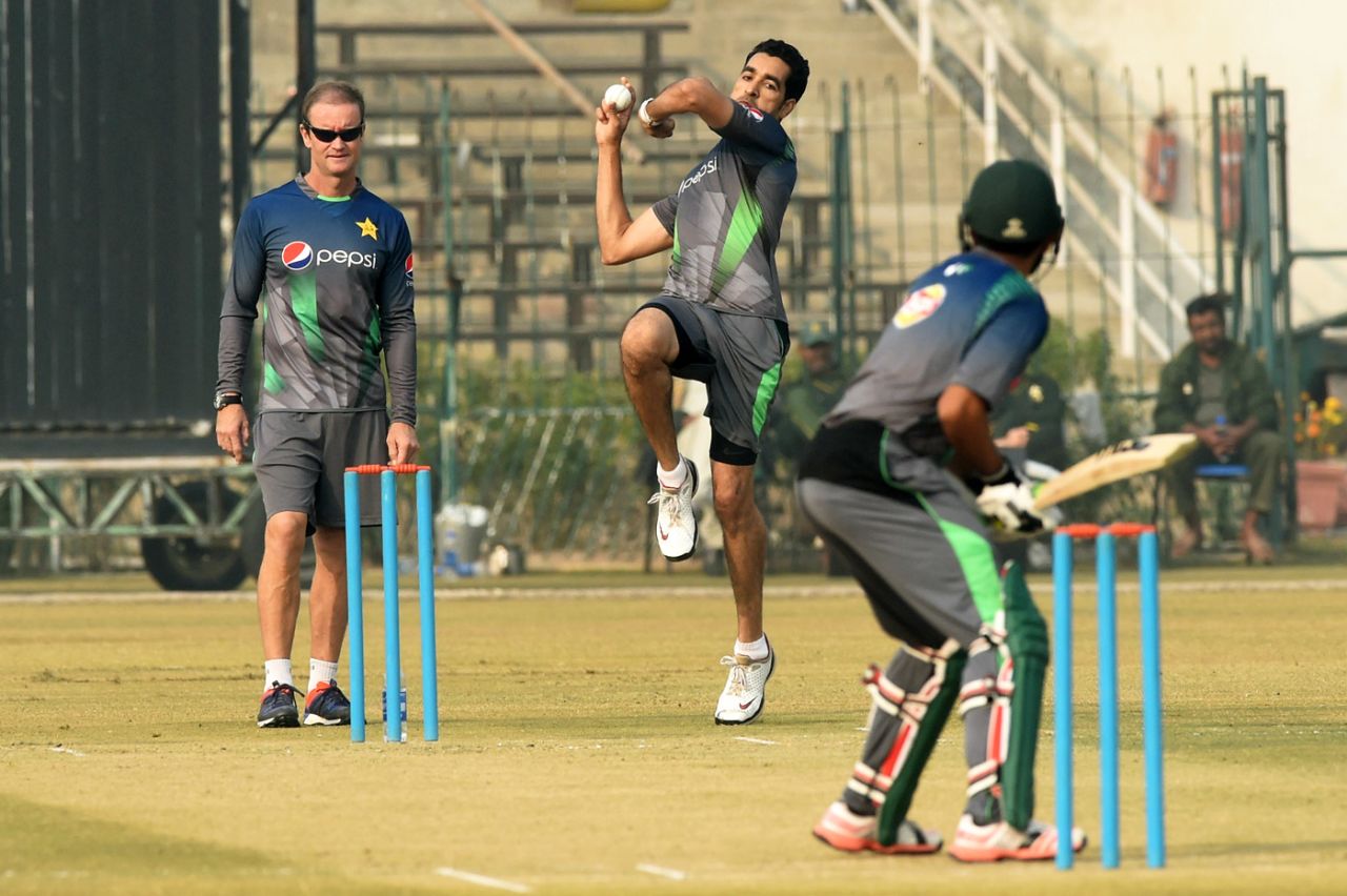 Grant Flower watches Umar Gul bowl during a practice session in Lahore, January 2, 2016