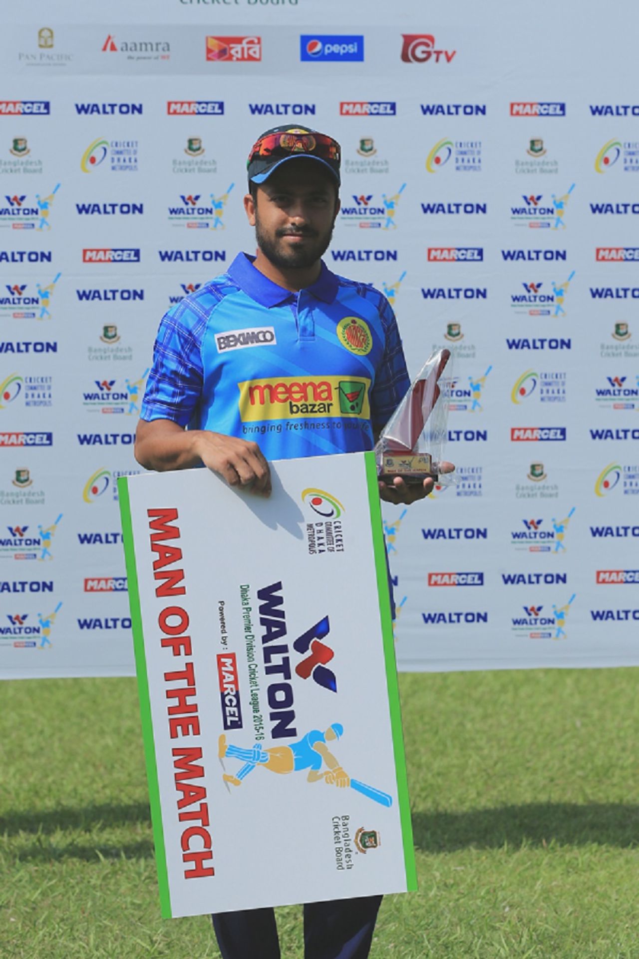 Jubair Hossain poses with his Man-of-the-Match award, Kalabagan Krira Chakra v Abahani Limited, Dhaka Premier League 2016, April 22, 2016
