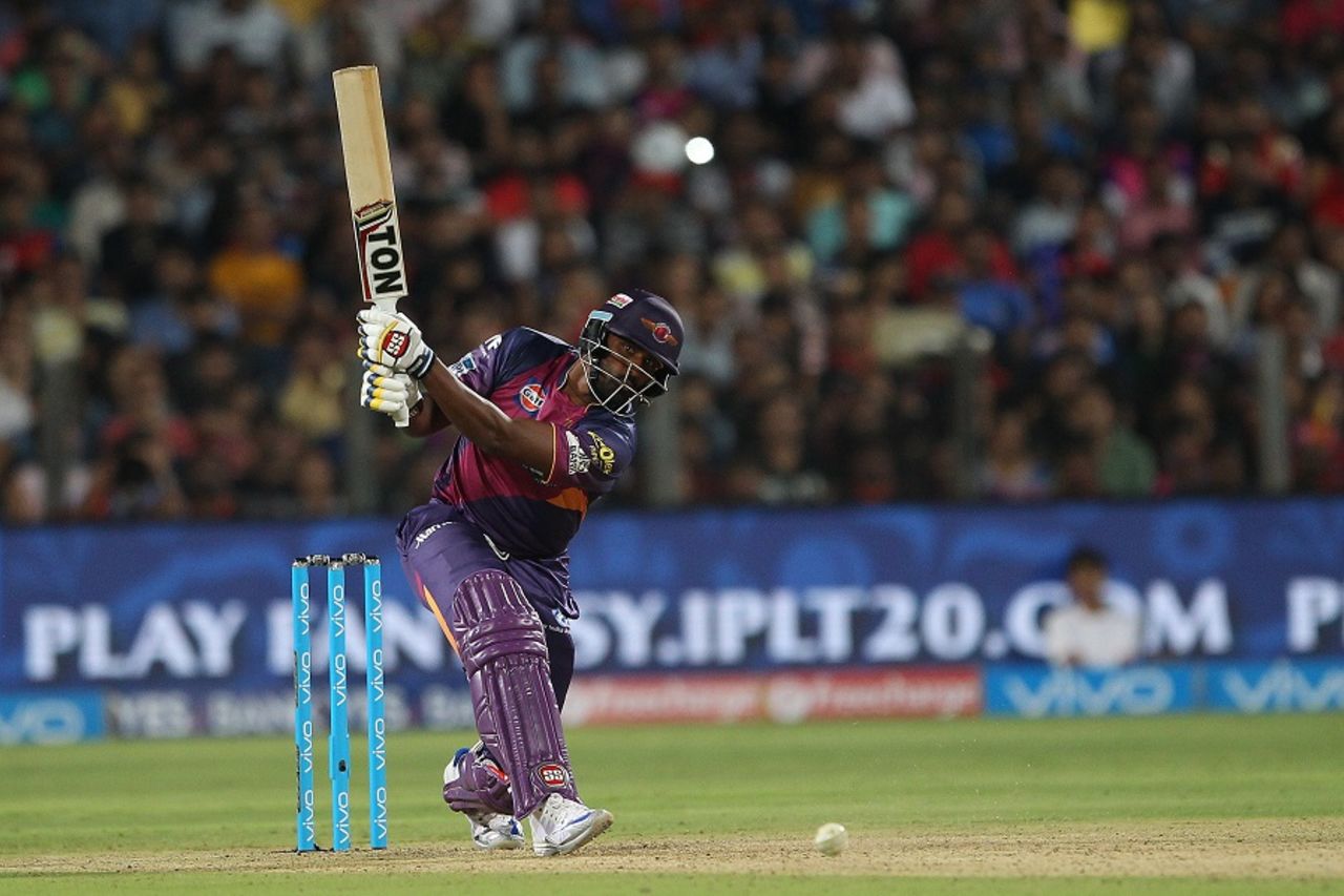 Thisara Perera attempts to go big down the ground, Rising Pune Supergiants v Royal Challengers Bangalore, IPL 2016, Pune, April 22, 2016