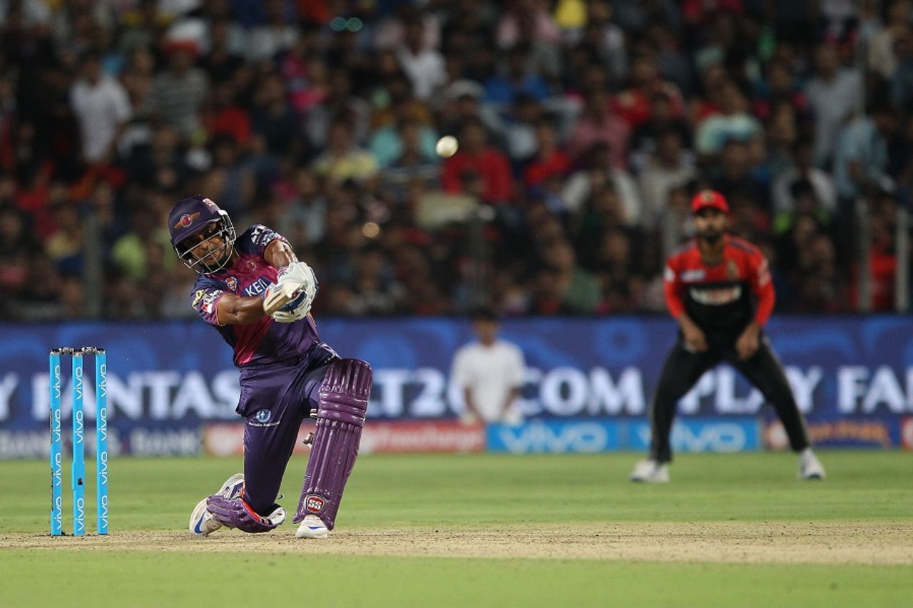 Rajat Bhatia played a late cameo of 21 off 11 balls, Rising Pune Supergiants v Royal Challengers Bangalore, IPL 2016, Pune, April 22, 2016