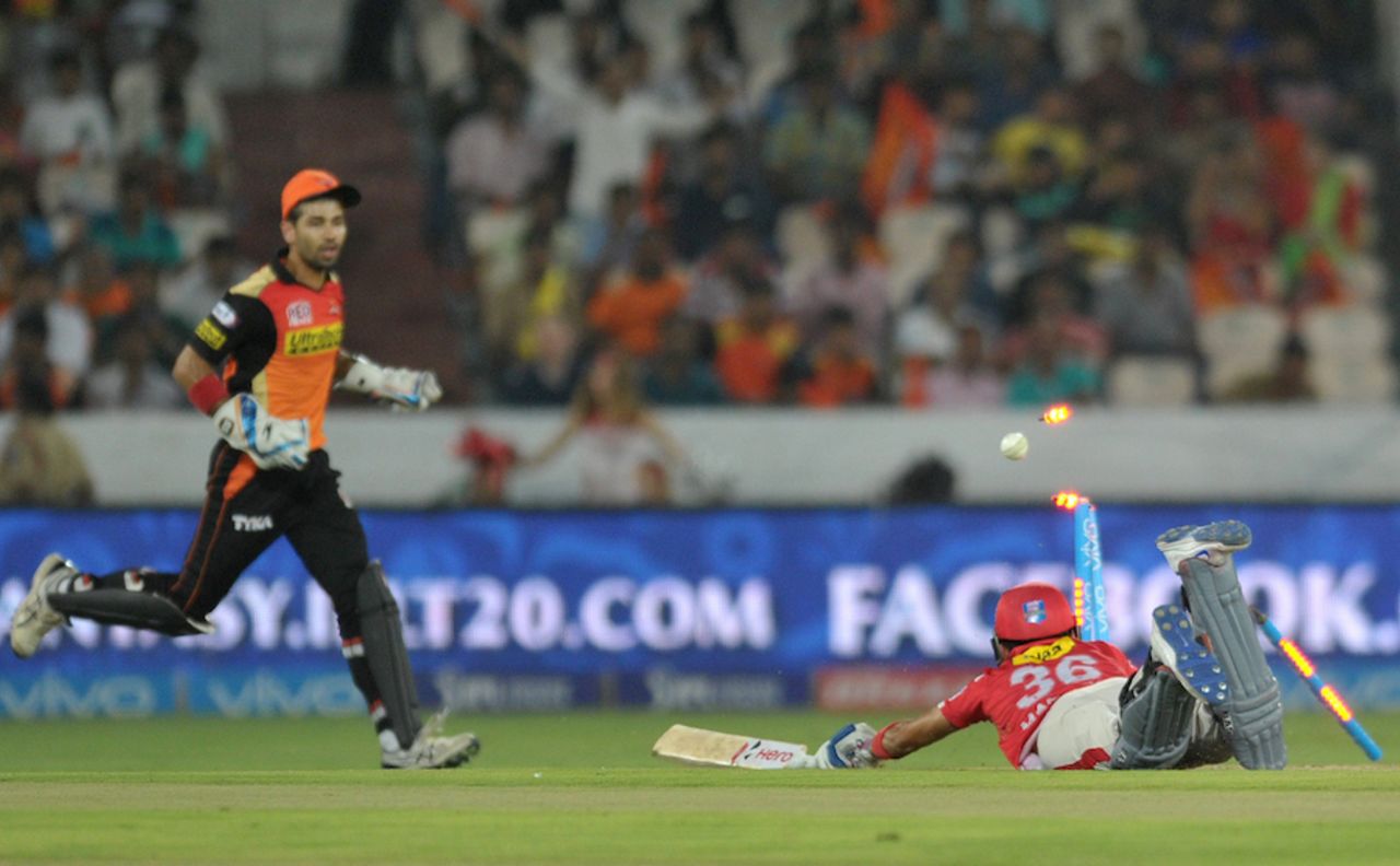 Manan Vohra fell short of his ground, Sunrisers Hyderabad v Kings XI Punjab, IPL 2016, Hyderabad, April 23, 2016