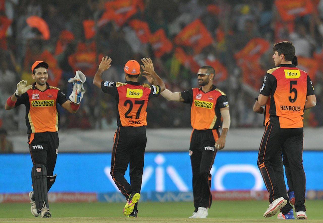 Sunrisers Hyderabad players celebrate a wicket, Sunrisers Hyderabad v Kings XI Punjab, IPL 2016, Hyderabad, April 23, 2016