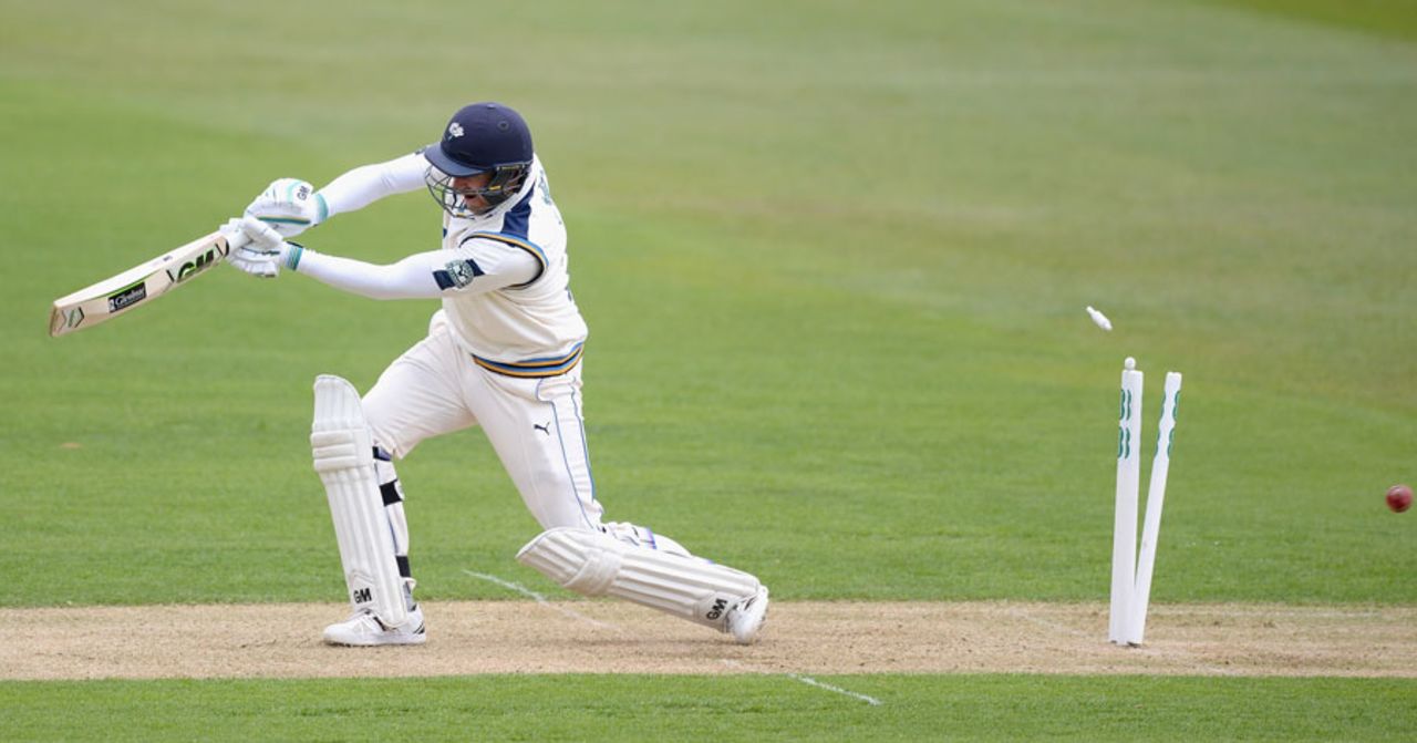 Andrew Gale dragged on for 5, Warwickshire v Yorkshire, County Championship, Division One, Edgbaston, 1st day, April 24, 2015