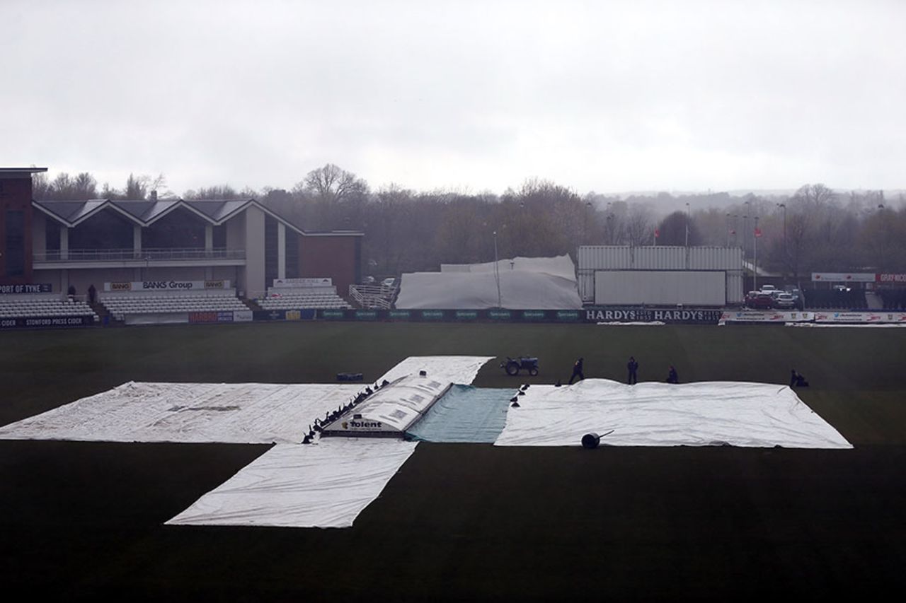 A chilly outlook on the third morning at Chester-le-Street, Durham v Middlesex, County Championship, Division One, Chester-le-Street, 3rd day, April 26, 2015