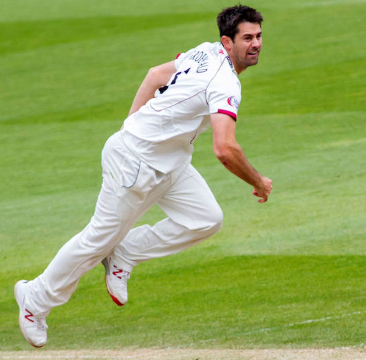Tim Groenewald bowls for Somerset, Surrey v Somerset, Specsavers Championship Division One, Kia Oval, April 26, 2016