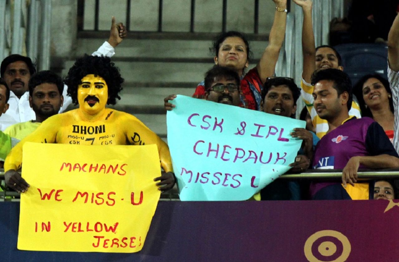 Fans of Chennai Super Kings indulge in some nostalgia, Rising Pune Supergiants v Gujarat Lions, IPL 2016, Pune, April 29, 2016