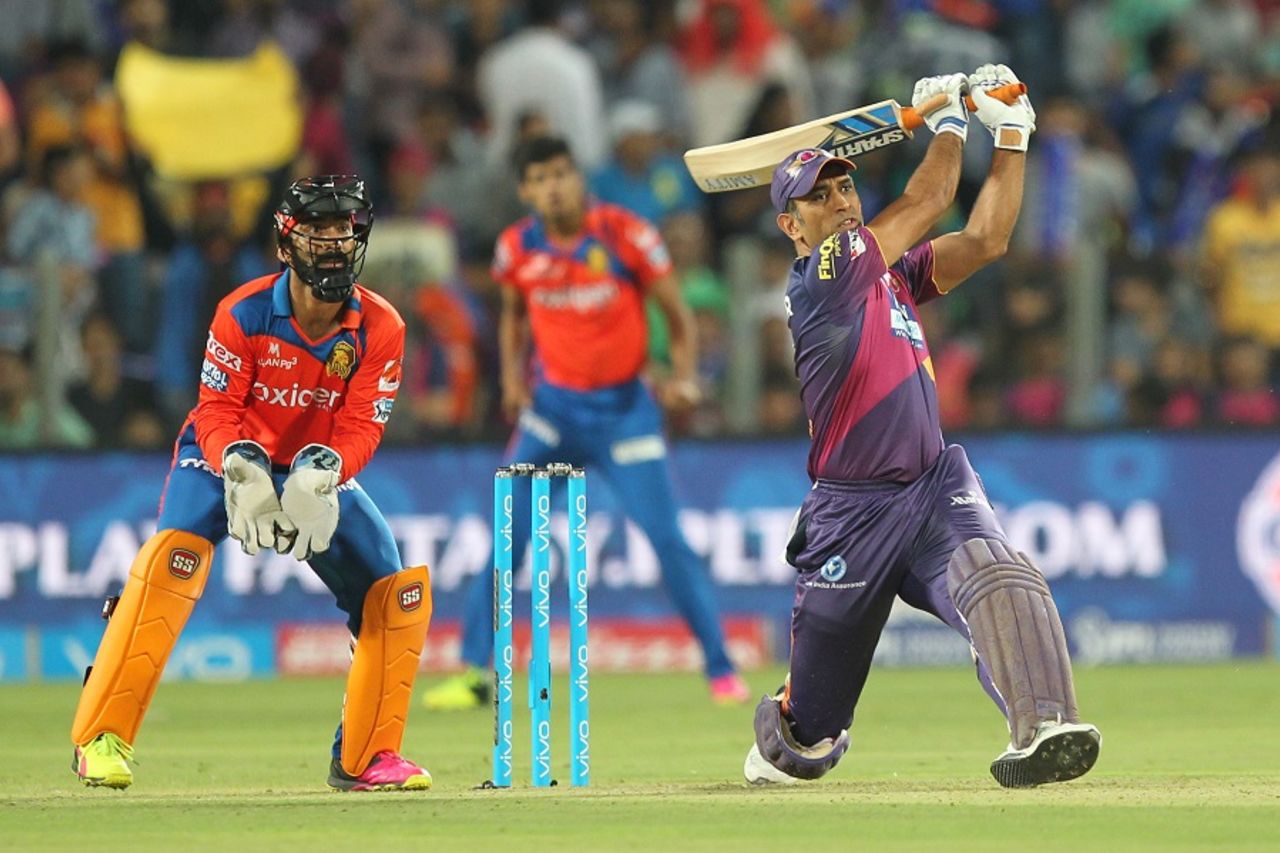 MS Dhoni hammers one over the straight boundary, Rising Pune Supergiants v Gujarat Lions, IPL 2016, Pune, April 29, 2016
