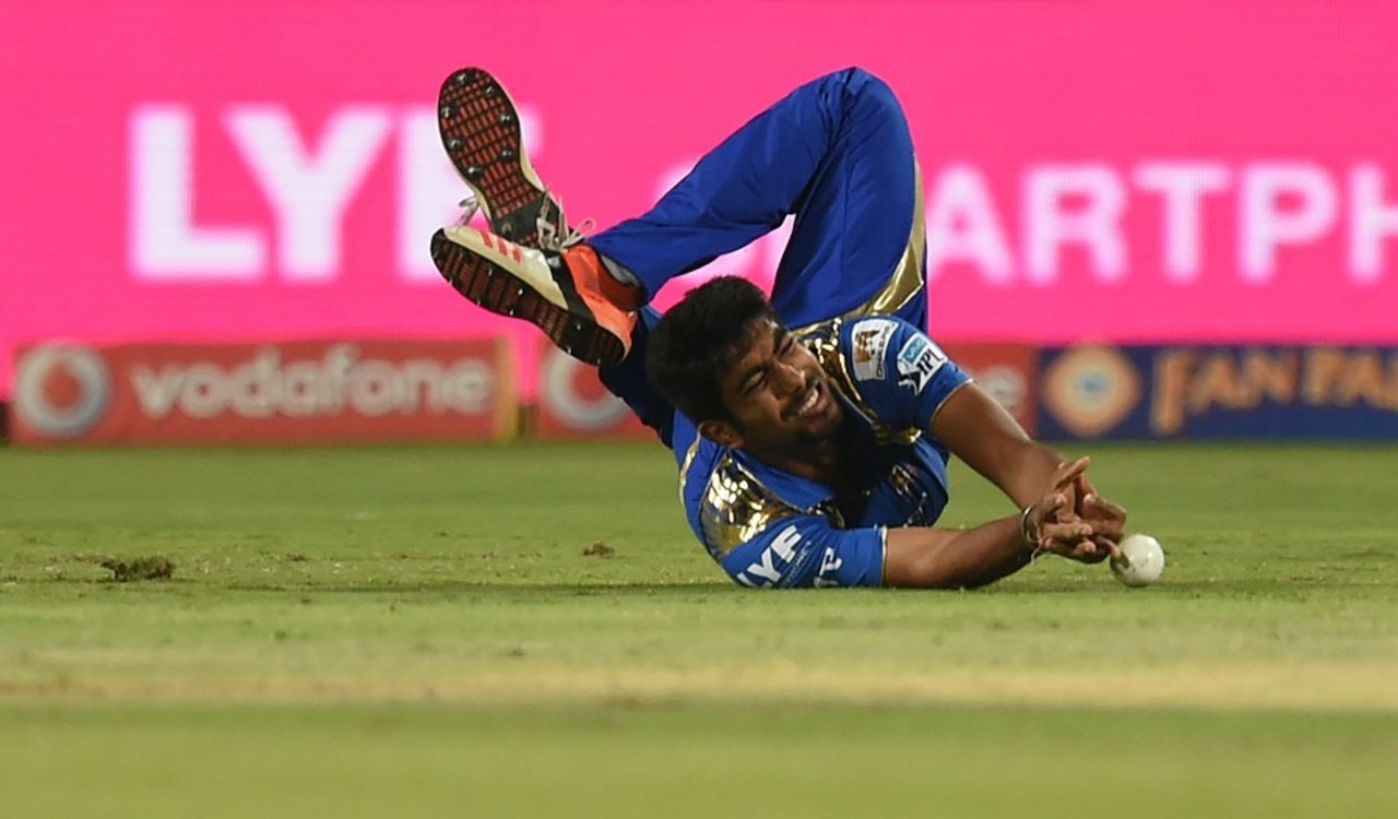 Jasprit Bumrah fails to hold on to a catch, Rising Pune Supergiants v Mumbai Indians, IPL 2016, Pune, May 1, 2016