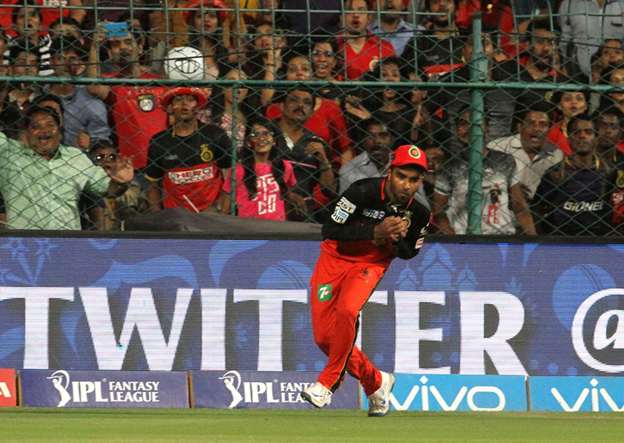 Sachin Baby holds on to a catch to dismiss Manish Pandey, Royal Challengers Bangalore v Kolkata Knight Riders, IPL 2016, Bangalore, May 2, 2016