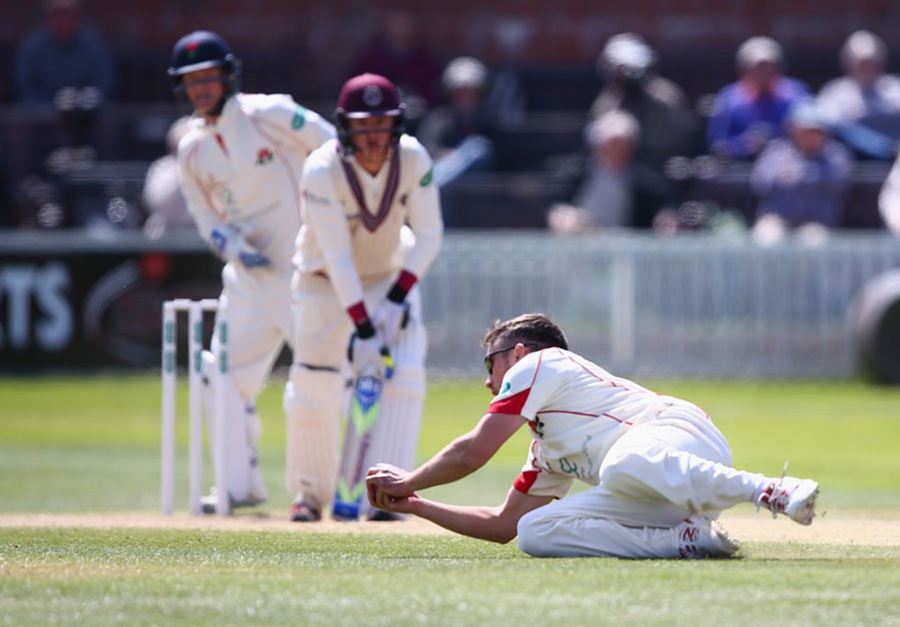 Simon Kerrigan took a low return catch to remove Tom Abell, Somerset v Lancashire, County Championship, Division One, Taunton, 4th day, May 4, 2016